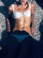 Bild in den Galerie-Viewer laden, Maisie Bügel-Bikini- und Tanga-Set
